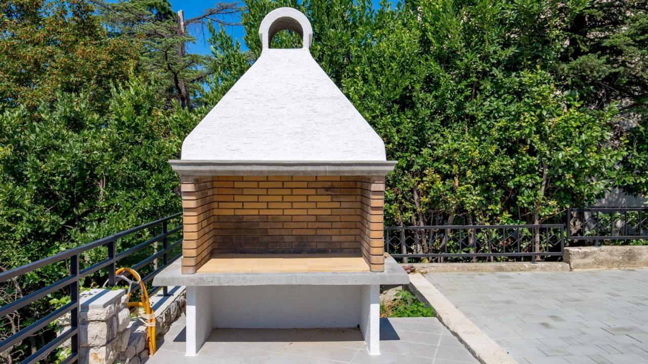 Apartments Villa Frankola With Swimming Pool Crikvenica Luaran gambar